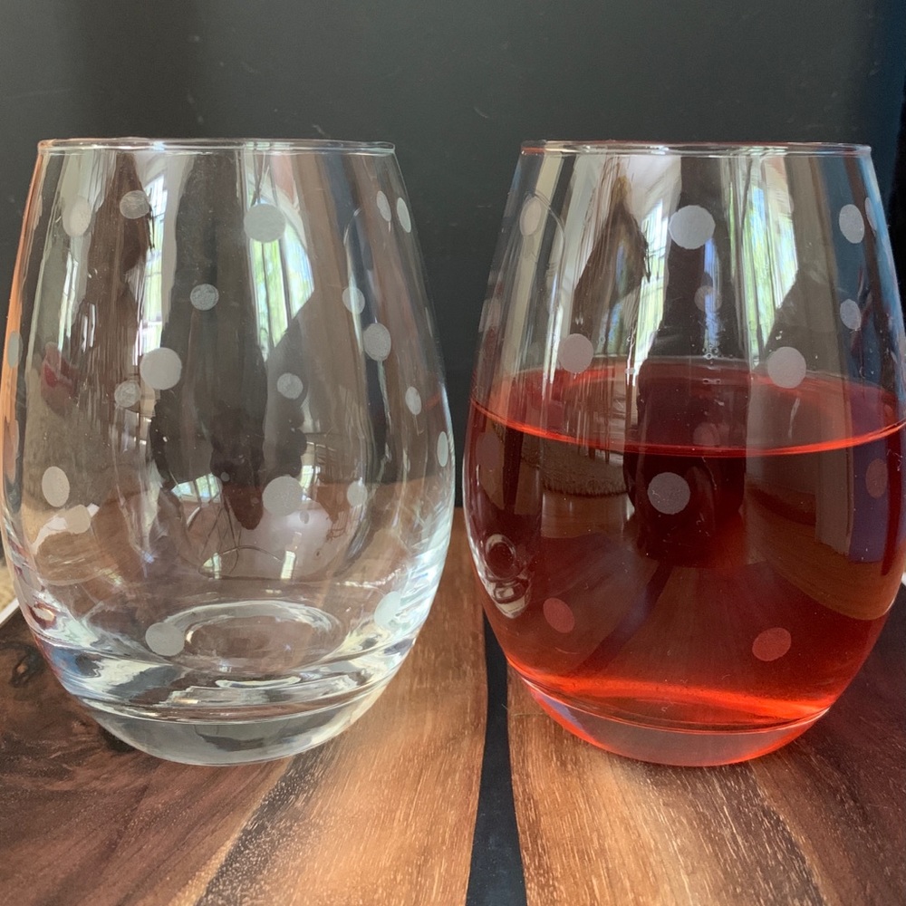 Polka dot glass etched stemless wine glasses